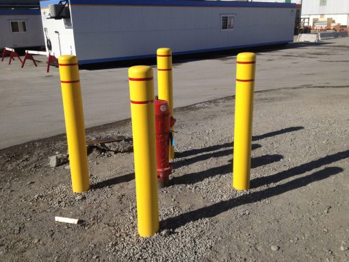 四个R-7111塑料柱布盖保护消防栓