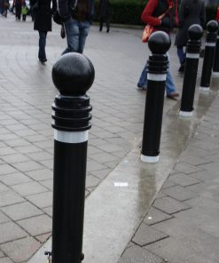 R-7571 Rainy City人行道上的装饰柱