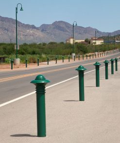 公路沿线一排排的绿色R-7572装饰护柱
