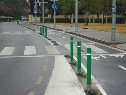 绿色R-830​​2柔性固定系柱划分自行车道