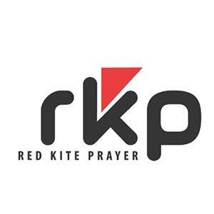 一个红色三角形，表示标志楔的字母k的徽标中的徽标rkp